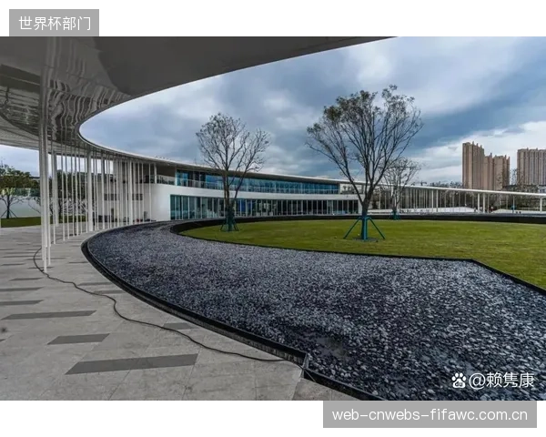 数据统计:近五年新建体育馆中,35%因弧形屋顶设计不当引发声聚焦问题,后期须增设悬挂吸声体补救 数据统计:近五年新建体育馆中,35%因弧形屋顶设计不当引发声聚焦问题,后期须增设悬挂吸声体补救